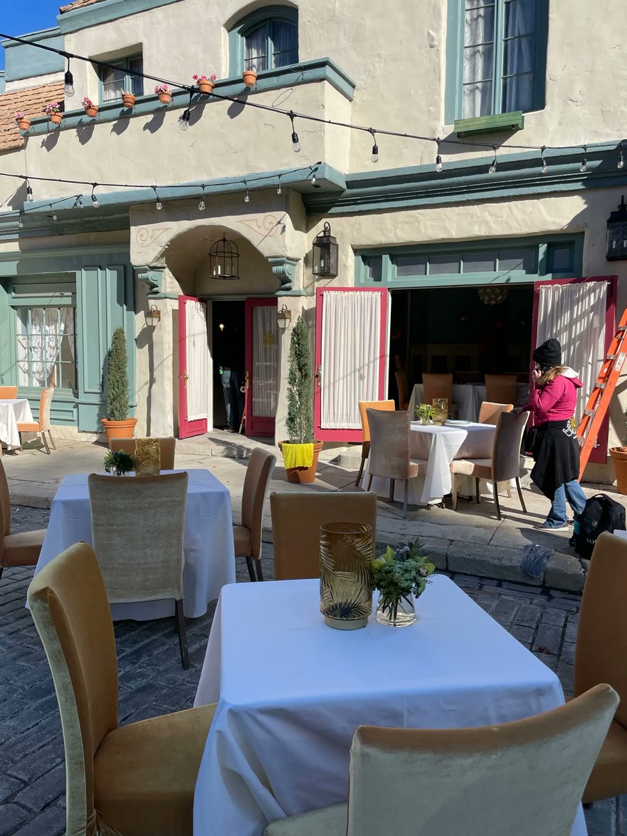 UniStudiosLot's tweet image. With a combination of skilled #setdecorators and the perfect #props, any set can transform into the ideal environment for storytelling ⭐ 

#UniProps #restaurant #artdirector #proprentals #studioservices #universalstudioslot