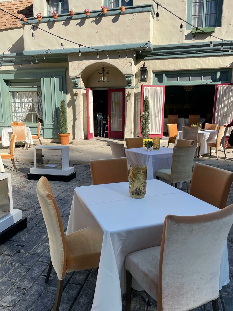 UniStudiosLot's tweet image. With a combination of skilled #setdecorators and the perfect #props, any set can transform into the ideal environment for storytelling ⭐ 

#UniProps #restaurant #artdirector #proprentals #studioservices #universalstudioslot