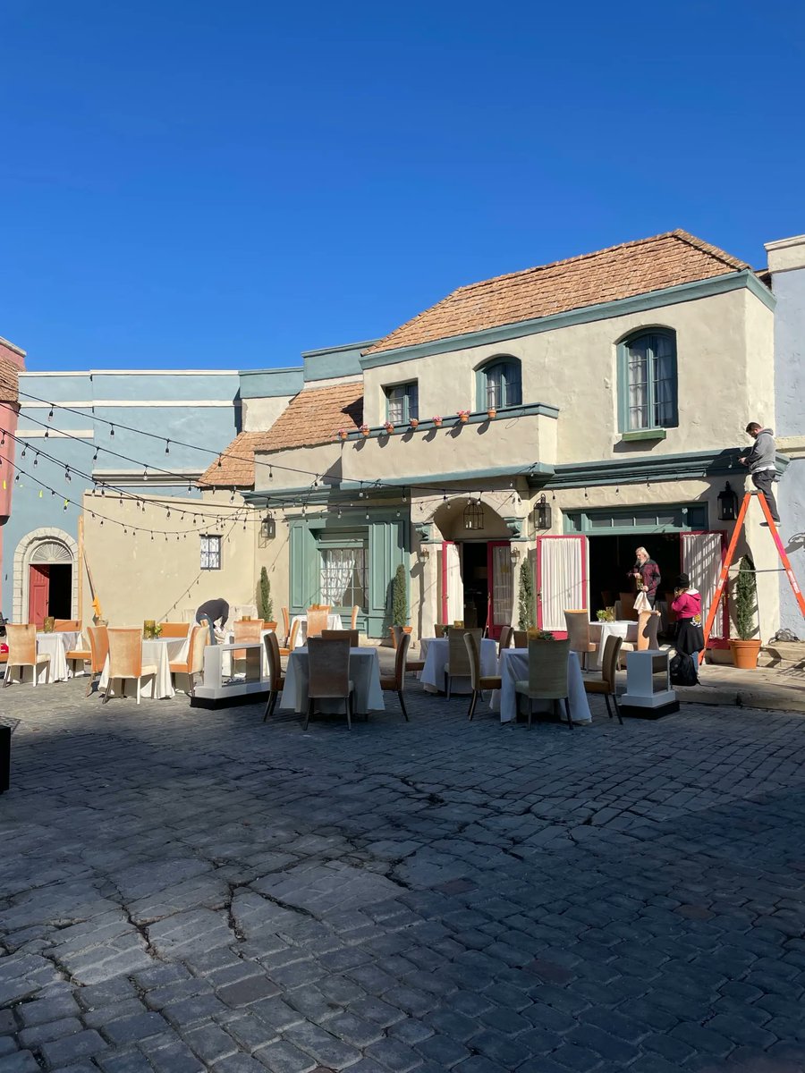 UniStudiosLot's tweet image. With a combination of skilled #setdecorators and the perfect #props, any set can transform into the ideal environment for storytelling ⭐ 

#UniProps #restaurant #artdirector #proprentals #studioservices #universalstudioslot