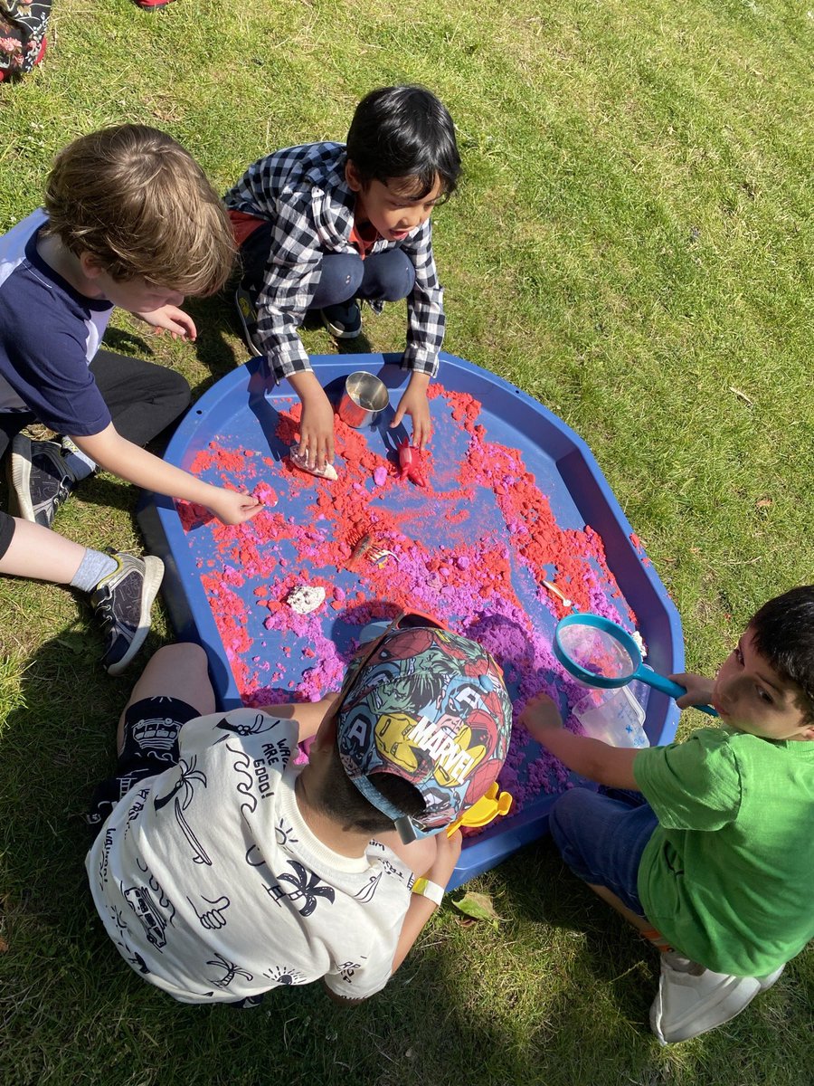 P1 loved having an afternoon of messy play!! @ClydePrimary #messyplay #learningthroughplay