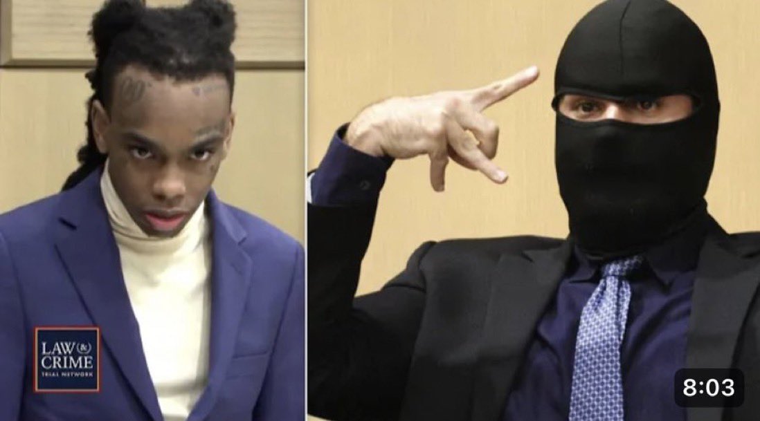 🚨 Scène surréaliste au procès de YNW Melly ! 

Un témoin (également agent d’infiltration) est venu témoigner avec une cagoule aujourd’hui ! 

Il a révélé qu’il avait une prime de 50k$ sur sa tête.