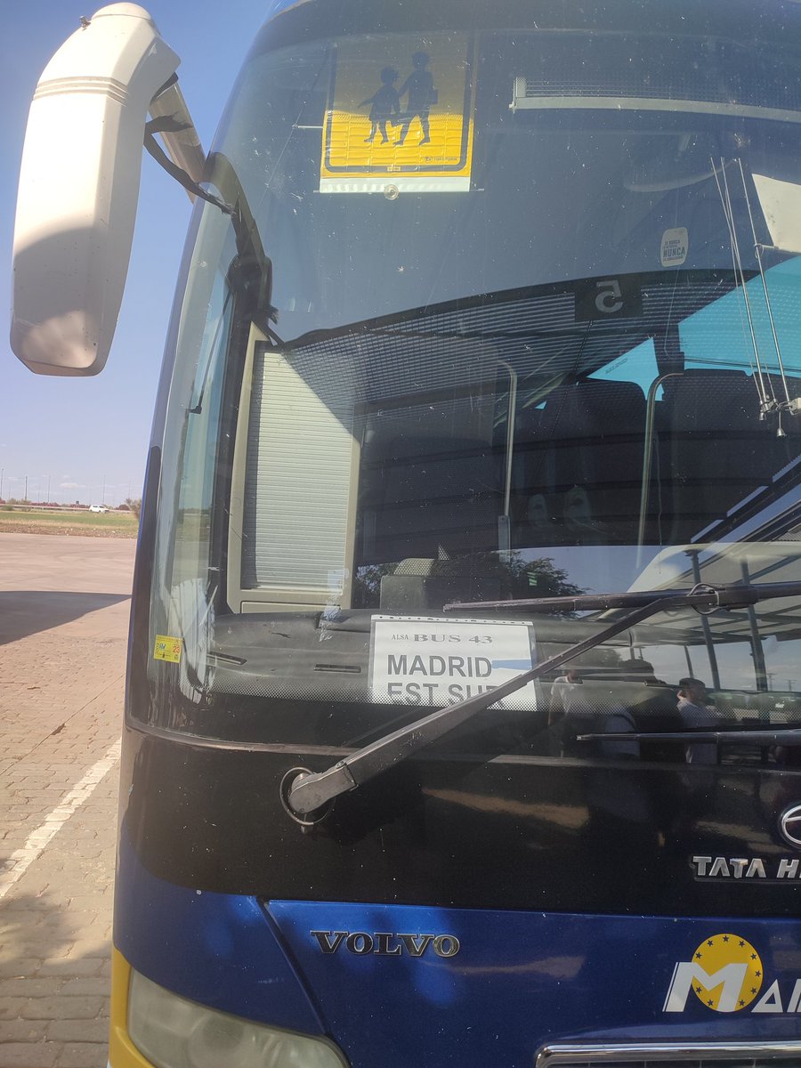 varvaaaaa's tweet photo. @Alsa_autobuses Aquí está la joya de la corona. Además, haciendo parada en una E.S en La Gineta, la cual no estaba programada en el itinerario de viaje. El conductor afirma que ALSA le obliga a parar aquí, y según él 40 min de parada. Lamentable es poco. https://t.co/BatXIyPZoV