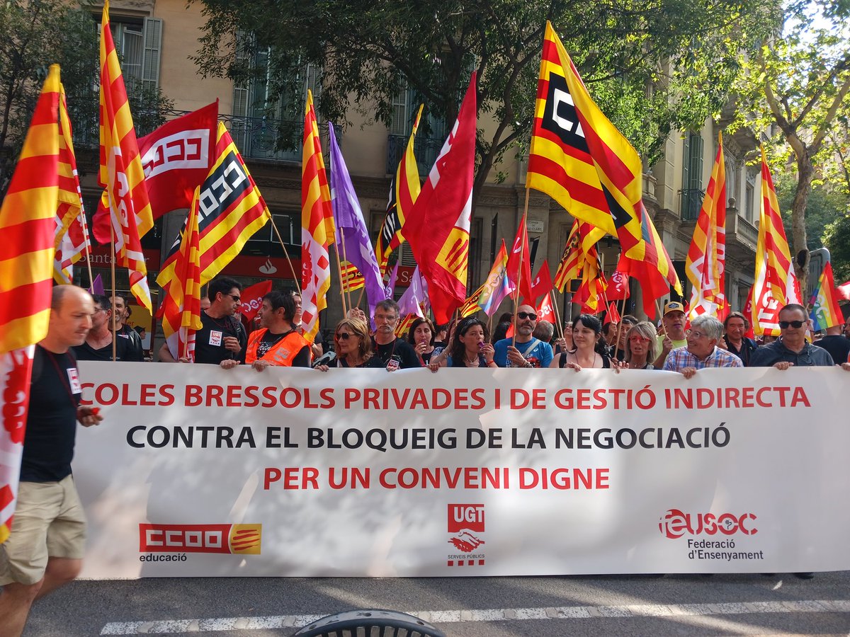 EnsenyamentUSOC's tweet photo. Davant el bloqueig del conveni de les escoles bressol, hem convocat una concentració davant la seu de la patronal, per mostrar el nostre malestar amb el curs de les negociacions, que només estan servint per constatar la manca de voluntat de negociació per part patronal. https://t.co/em4lEoT4lt