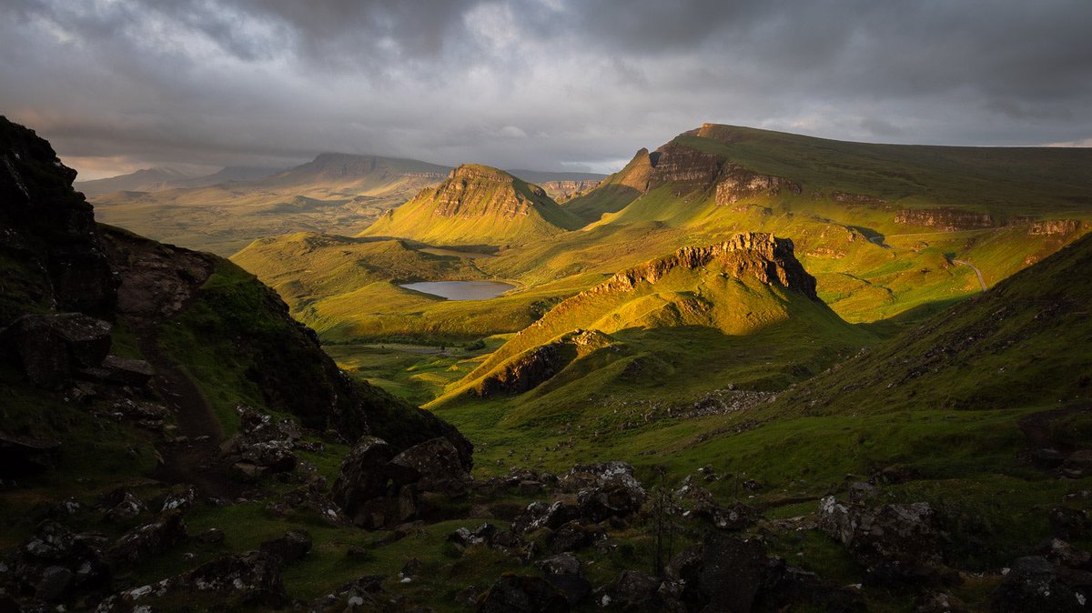 Sunrise this morning was a beauty while guiding for @SkyeAcademy. I love this view in the north of Skye, somewhere I’ve been to countless times. 

@TGOMagazine @VisitScotland @VisitBritain @BBCCountryfile