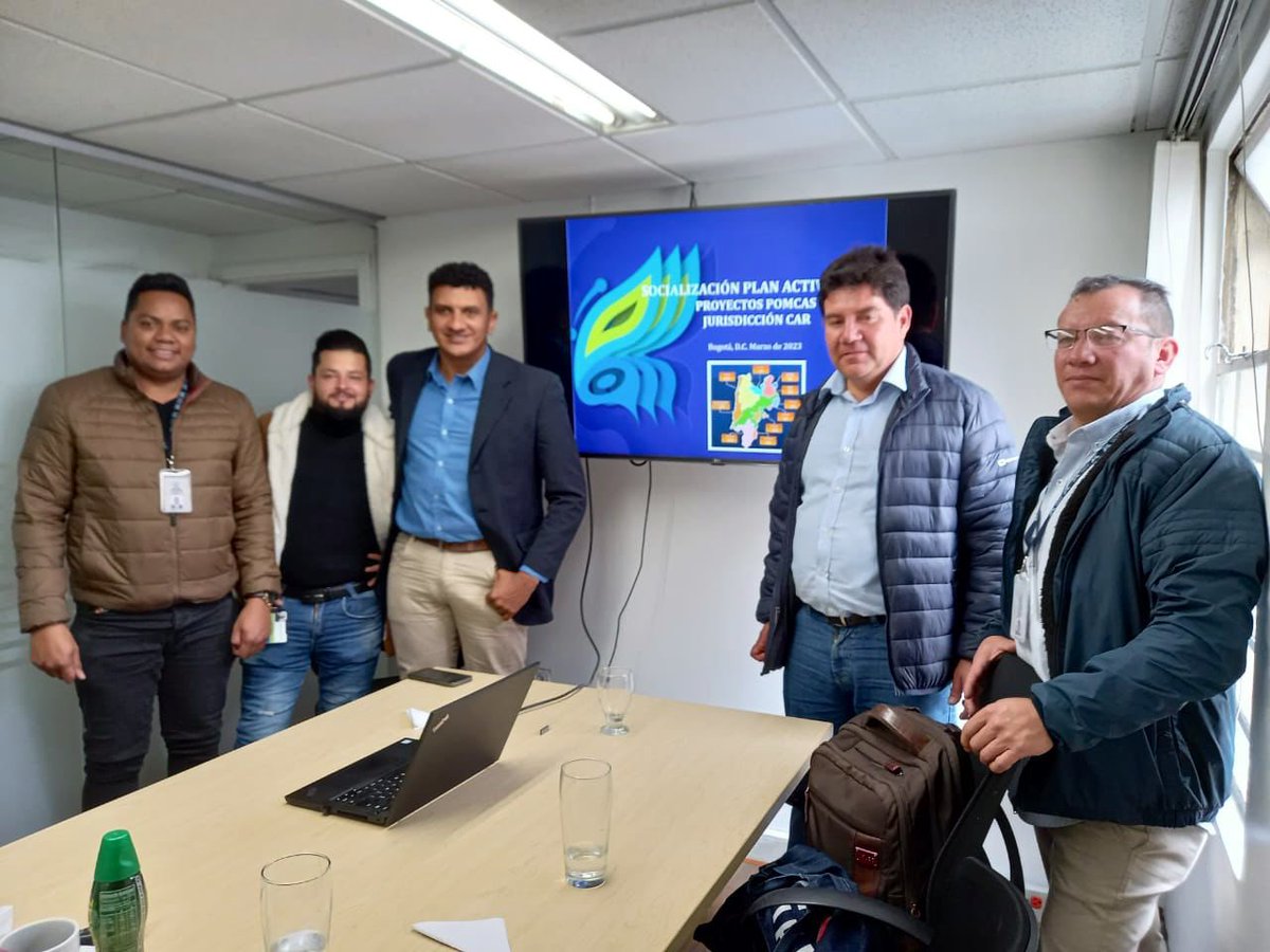 CAR_Cundi's tweet photo. 🦋 Socializamos la metodología a implementar en los proyectos relacionados con el componente minero en los POMCAS vigentes en nuestra jurisdicción. 

Realizamos mesas con instituciones como @SecMinasCundi, @MinEnergiaCo, @cdasenachia y @Areandina. https://t.co/gcr5nyDHHO