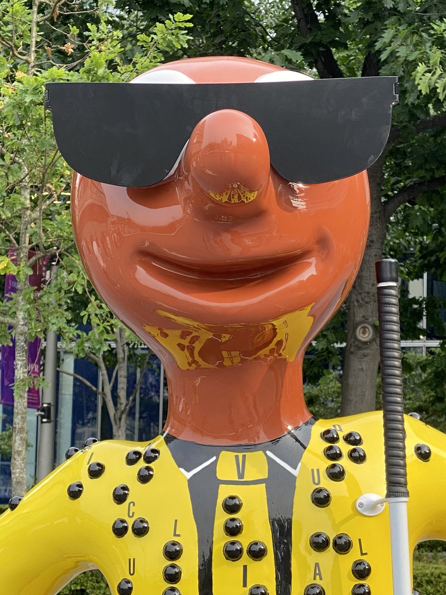 Someone is looking very kool on a hot day <a href="/MorphLDN/">Morph’s Epic Art Adventure London</a> @Evenbreak <a href="/AmazingMorph/">Morph</a>