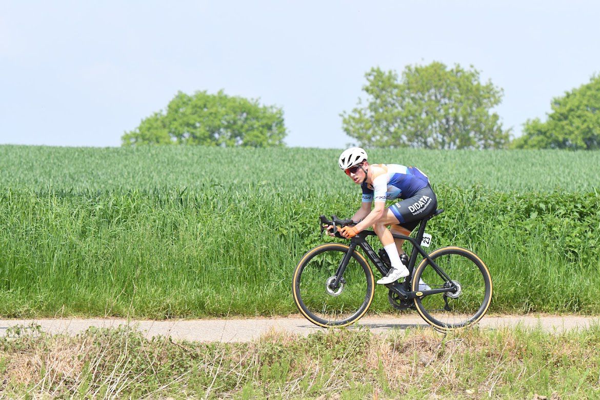 🚨Nieuwe renner🚨

Allrounder Eskil Huiting komt onze ploeg volgend jaar versterken. De 19-jarig renner maakt deze winter de overstap. 

meteccyclingteam.nl/geen-categorie…