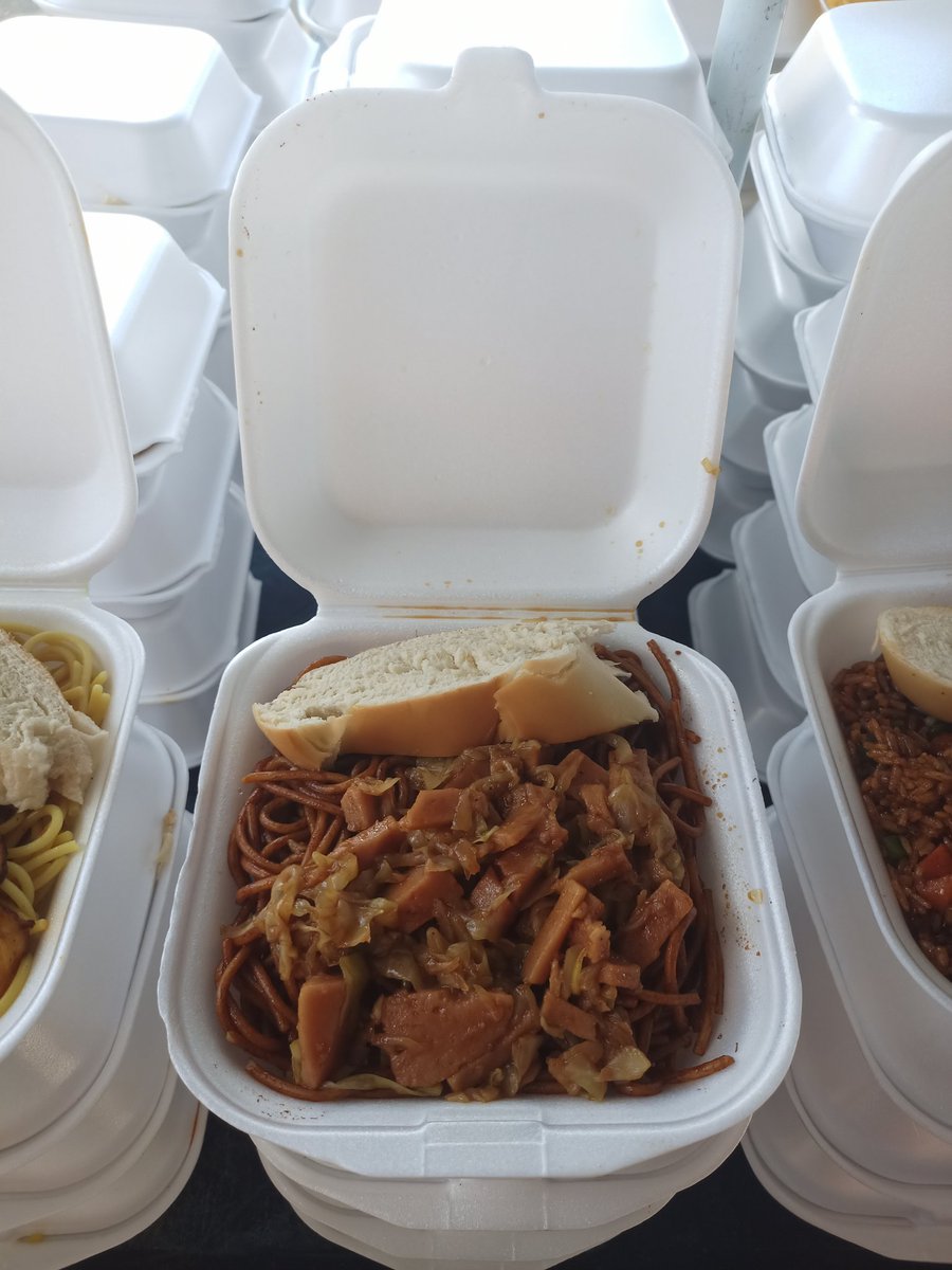 Pasando por Alta Vista cerca de Macro 1 hay un señor bien amable llamado Diego, si se les apetece un almuercito bien resuelto están en 30, 40 y 45bs y juguito de regalo 

Pueden contactarlo al: 0412-4475863

Tienen pago móvil y punto ❤️‍🩹