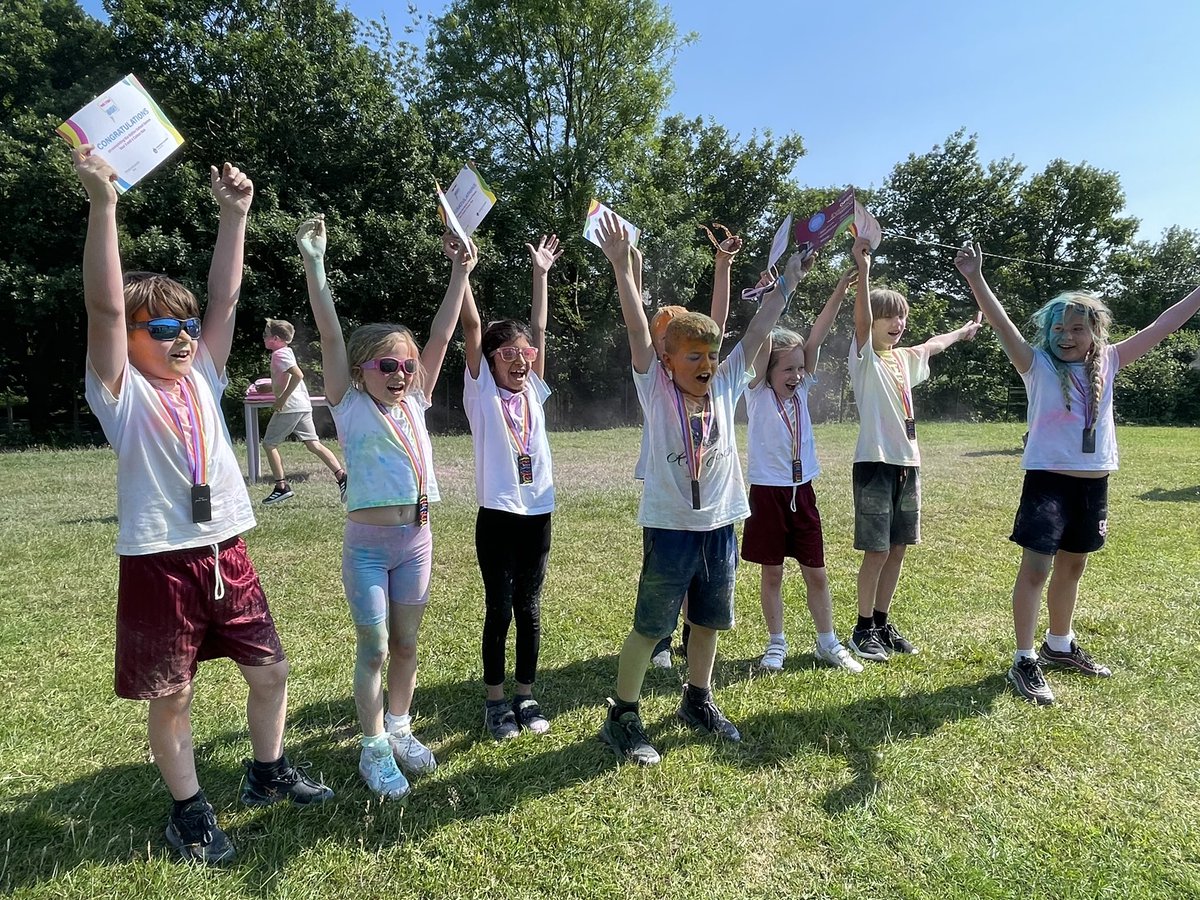saraobyrne's tweet photo. #colourfunrun @HolyInfantsRCP https://t.co/DSkVhZGPyI