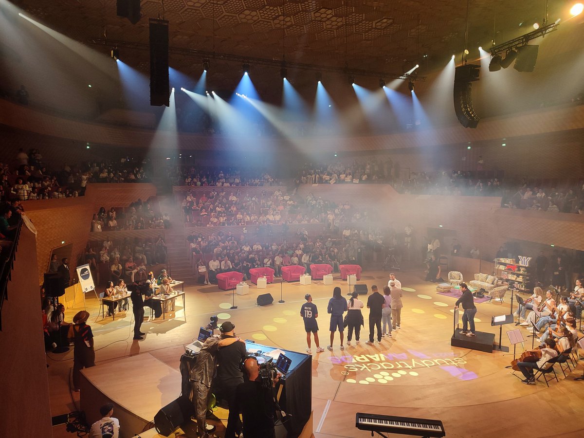 AdelPaget's tweet photo. Être invitée à la finale Studytracks à la Seine Musicale pour réfléchir à une possible participation avec mes élèves 😁
Merci Studytracks, Joey Starr, Cut Killer et tous les coachs 💜
Un grand bravo aux élèves pour leur travail et leur énergie 🔥🔥🔥🔥🔥 https://t.co/Jga3xMPpGY