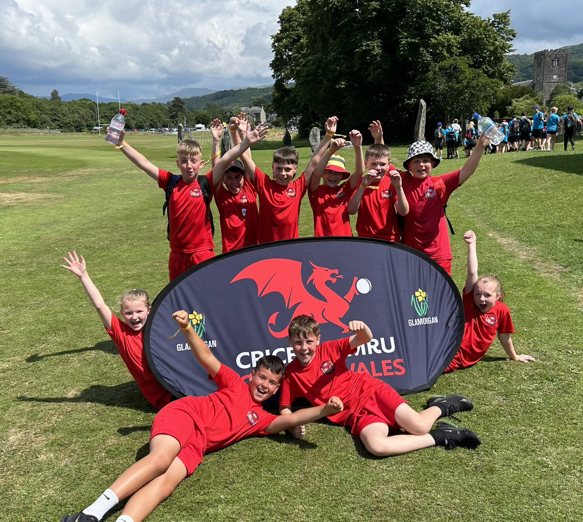 Llongyfarchiadau i dîm criced yr ysgol am ennill cystadleuaeth @DynamosCricket Meirionnydd heddiw yn Nolgellau. Diolch i Steve Williams @SAWcricketwales am drefnu a Chlwb Criced Dolgellau @Dolgellaucc am y croeso.🏏🏏🏴󠁧󠁢󠁷󠁬󠁳󠁿🎉 @CricketWales