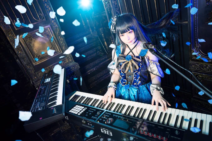 撮影・炎レタッチ・キーボード貸出・4枚目衣装製作 →全てカルミアさん  カルミアさんは凄いぞ……ッッ!!