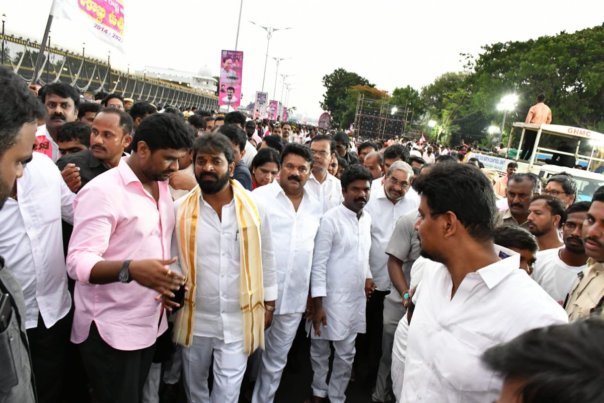 talasani_sai's tweet photo. Attended the closing ceremony of Telangana formation day decennial celebrations in the vicinity of the Dr. B.R. Ambedkar State Secretariat along with Hon’ble Ministers Talasani Srinivas Yadav Garu, Srinivas Goud Garu & Other Dignitaries. @KTRBRS @RaoKavitha @BRSHarish @SantoshKumarBRS @TelanganaCMO @BRSparty @YadavTalasani @VSrinivasGoud