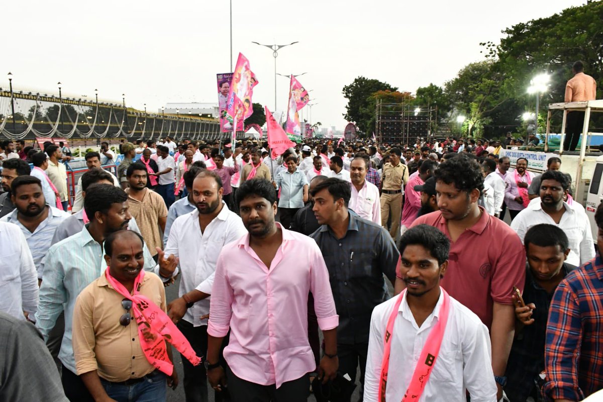 talasani_sai's tweet photo. Attended the closing ceremony of Telangana formation day decennial celebrations in the vicinity of the Dr. B.R. Ambedkar State Secretariat along with Hon’ble Ministers Talasani Srinivas Yadav Garu, Srinivas Goud Garu & Other Dignitaries. @KTRBRS @RaoKavitha @BRSHarish @SantoshKumarBRS @TelanganaCMO @BRSparty @YadavTalasani @VSrinivasGoud