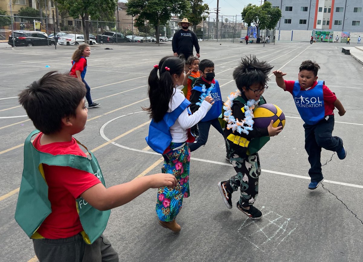 What better way to celebrate the beginning of summer than by spending some time in the great outdoors ☀️

#GasolFoundationUSA #ZeroChildhoodObesity #MakeItHealthyMakeItFun #GalacticSports #HealthyHabits #Summer #Fun #HealthyChildren #HealthyFamilies