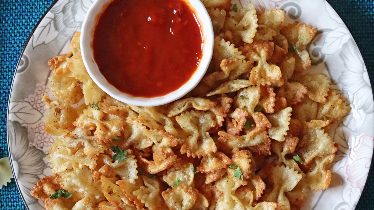 Love pasta? You'll be obsessed with these Air Fryer Pasta Chips! They're crispy, flavorful, and incredibly addictive. Warning: you won't be able to stop at one! #SnackAttack #FoodObsession
Here's the recipe link:
topairfryerrecipes.com/air-fryer-past…