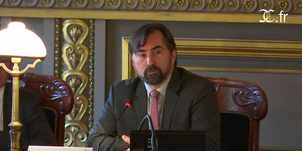 InstitutDusages's tweet photo. Approche notionnelle des usages par le Pr. @Gus_Cerqueira
Colloque Les usages devant la Cour de cassation, ss. dir. @PMousseron et @Gus_Cerqueira https://t.co/lb7HNV8RAv