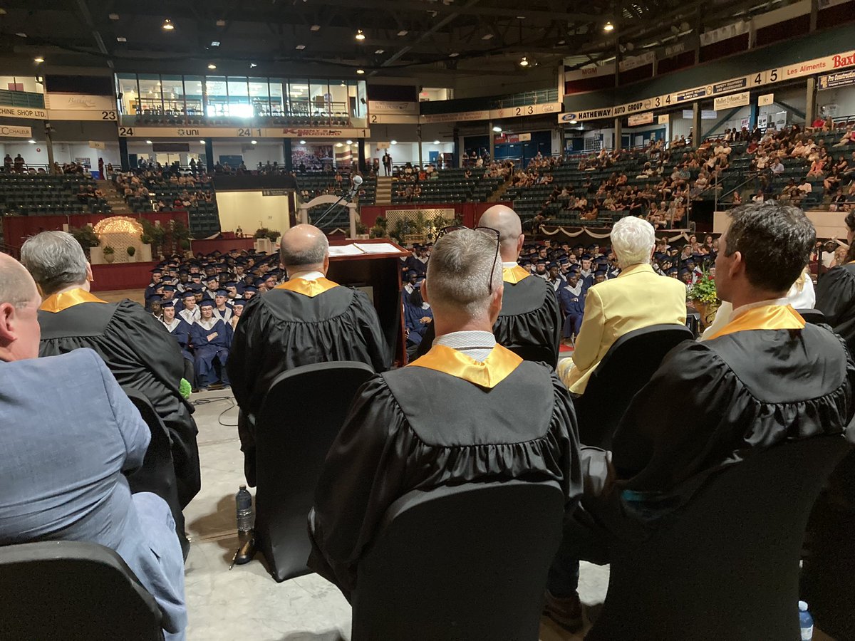 Cérémonie de fin d’études aujourd’hui à #Bathurst <a href="/CCNBOfficiel/">CCNB</a>  Bravo aux finissants !