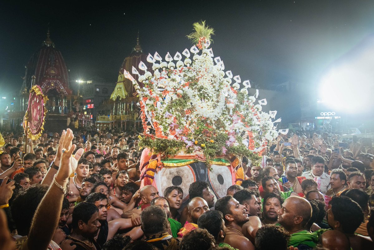 JagannathaDhaam's tweet photo. ମହାପ୍ରଭୁ ଶ୍ରୀ ଜଗନ୍ନାଥଙ୍କ ପହଣ୍ଡି ବିଜେ । 🙏🏻

Pahandi Bije of Mahaprabhu Shree Jagannatha. 

#JayJagannatha
#RathaYatra2023 https://t.co/ss2q4Gsu57