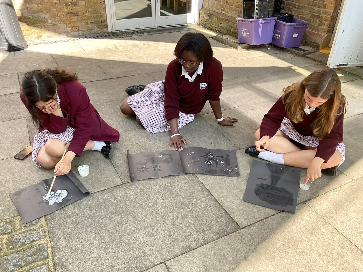 CCSBScience's tweet photo. Enjoying the sun in #CCSTEAM by painting with @MalibuSunCream sun screen to investigate the effects of UV radiation. #CCSeniorBoys #CCSeniorGirls #CCChallenge https://t.co/Zz8aKF6PEU