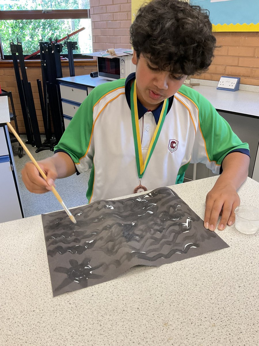 CCSBScience's tweet photo. Enjoying the sun in #CCSTEAM by painting with @MalibuSunCream sun screen to investigate the effects of UV radiation. #CCSeniorBoys #CCSeniorGirls #CCChallenge https://t.co/Zz8aKF6PEU
