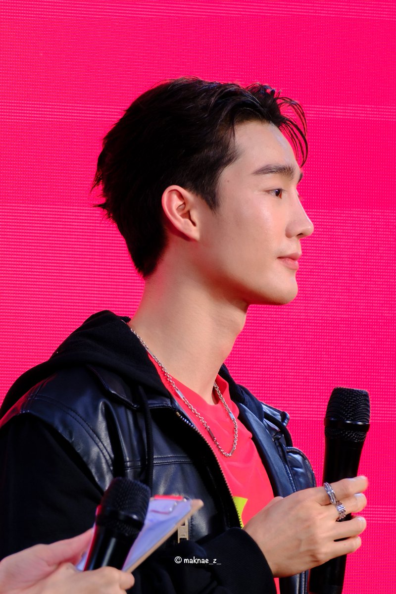 maknae_z_'s tweet photo. โคตรหล่อแบบพระเจ้าสร้าง!! 🦊

BT X FORCEBOOK 
#เจอฟอสบุ๊คที่บิวเทรี่ยม 
~ @fforcejs • #fforce_ • #ฟอสบุ๊ค • #forcebook ~ https://t.co/ZAdGCFq4rn