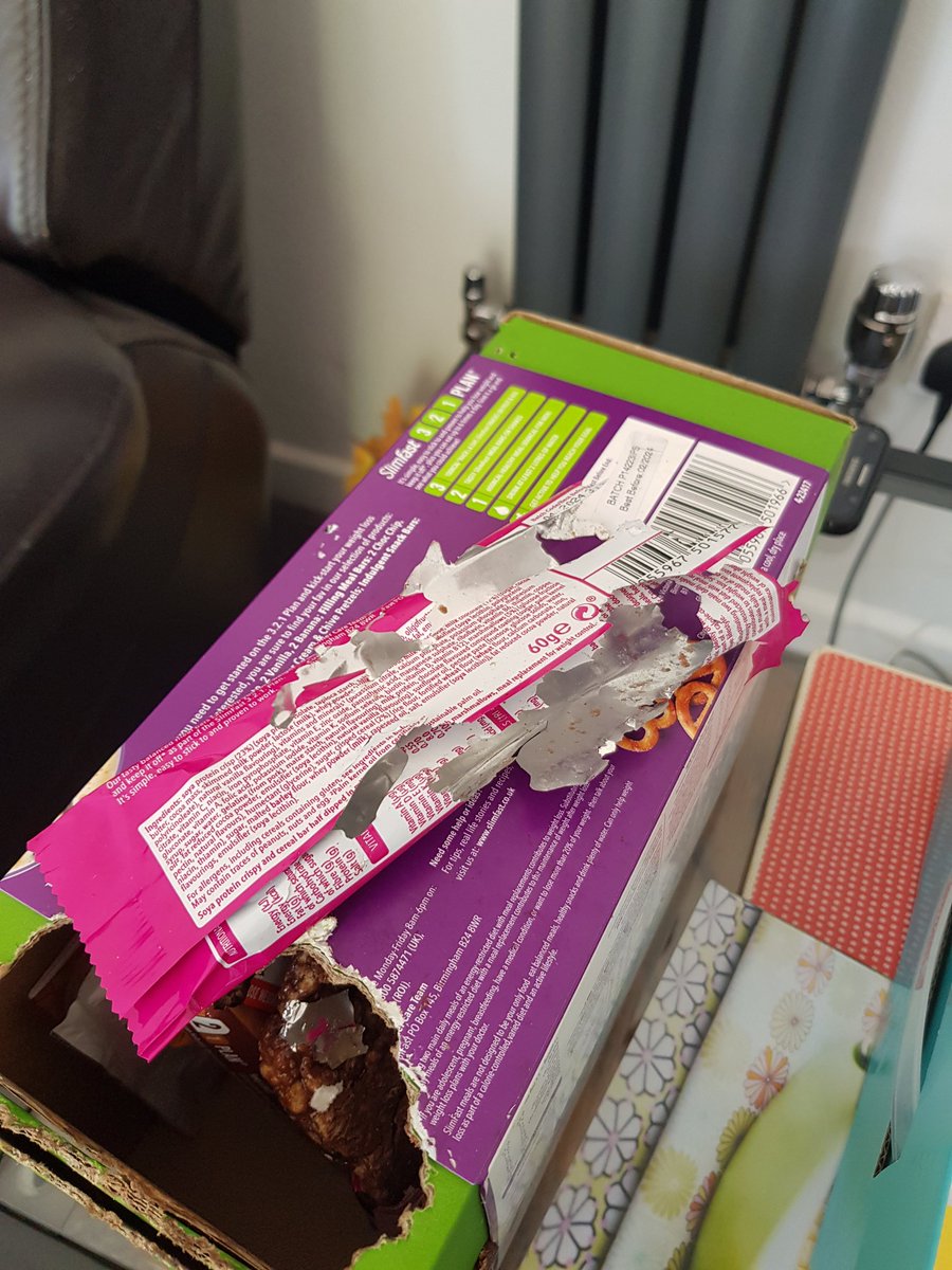 Box looks like it has been ravaged by a rat,  there's also what looks like blood on the packaging too, cheers <a href="/homebargains/">Home Bargains</a>, kinda lost my appetite now 😖🤢🤮