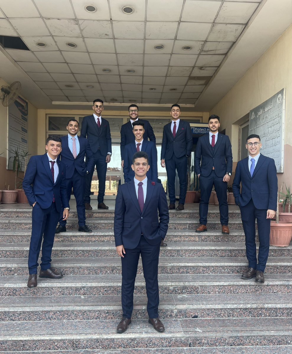 دوله حاسبات ♥️♥️
Senior 2023 🎓