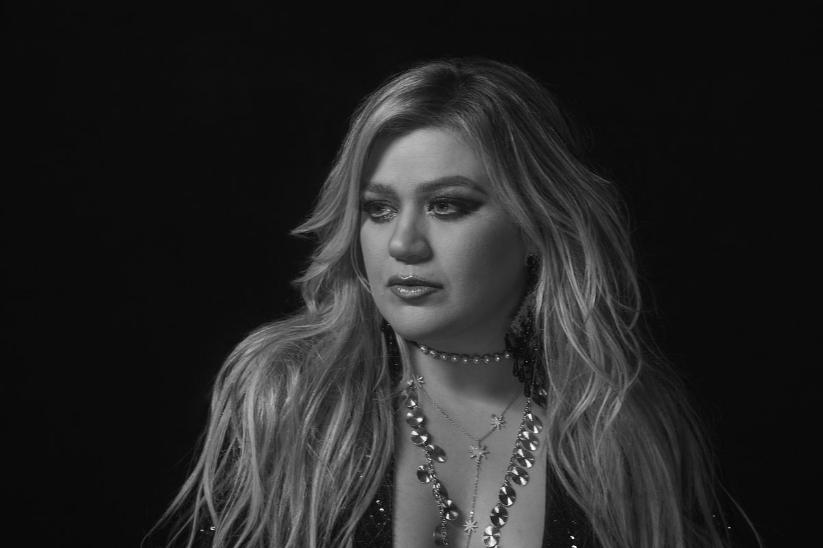 .@kellyclarkson drops her bracing new album, 'Chemistry,' on Friday. We talked about her getting past the heartbreak of divorce, landing Steve Martin to cameo on 'I Hate Love' and the controversy around her talk show. usatoday.com/story/entertai… #KellyClarkson