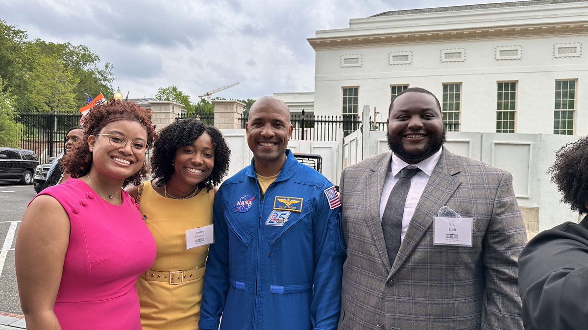 This is why I put so much 🔥 in what I do! I absolutely loved seeing my mentees talk with all these trailblazers @DrSianProctor @AstroVicGlover @maejemison and invigorate their own passions. Y’all are killing it 🥹🙌🏽🫶🏽 @itsspacejordan @amethistaaa @inc_holt2020 #BlackSpaceWeek