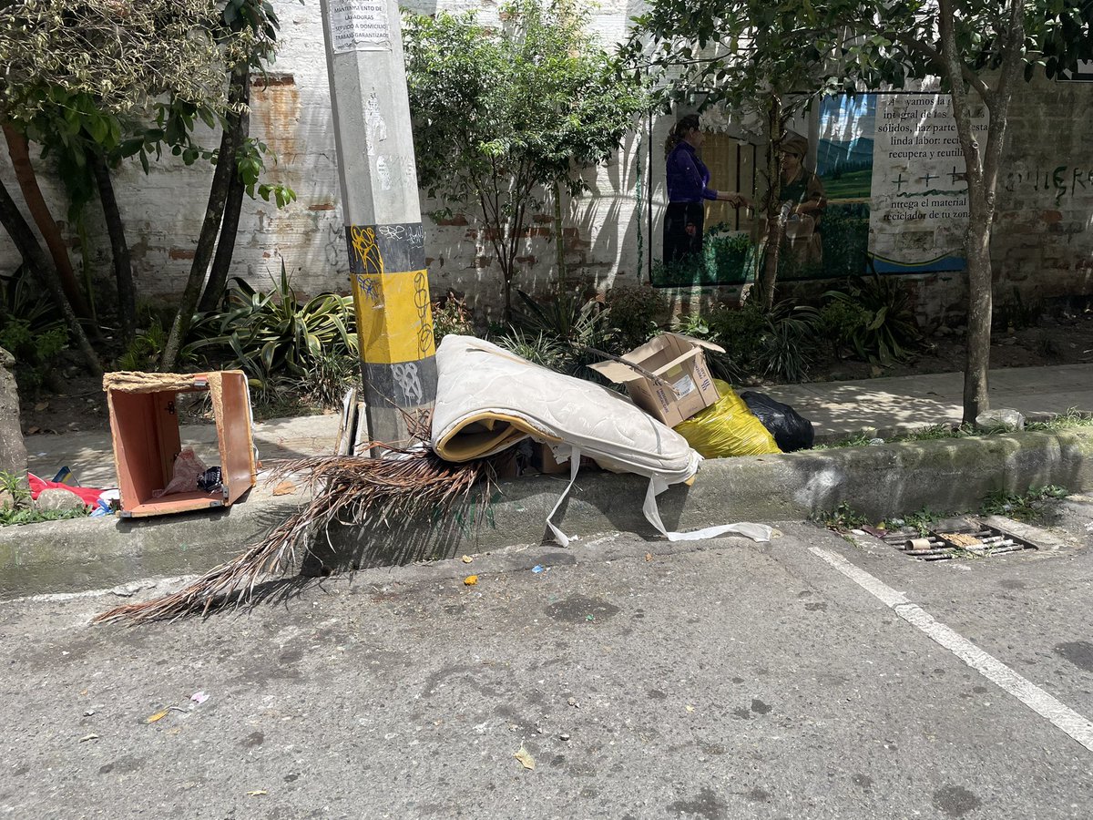 ec0lalia's tweet photo. @braulioEMarquez @ericasierraq @concejoenvigado @AlcaldiaEnv @educaenvigado @OOPPEnv @Areametropol @ICBFColombia @Enviaseo @SeguridadEnv @Sec_ambienteEnv Así estamos hoy después de la recolección de ayer. Y de una nutrida visita en la mañana de funcionarios a verificar la situación. @SeguridadEnv @Enviaseo 
Muchas gracias por la atención y disposición por parte de la alcaldía. Pensemos en estrategias diferentes https://t.co/nwPhKFQyao