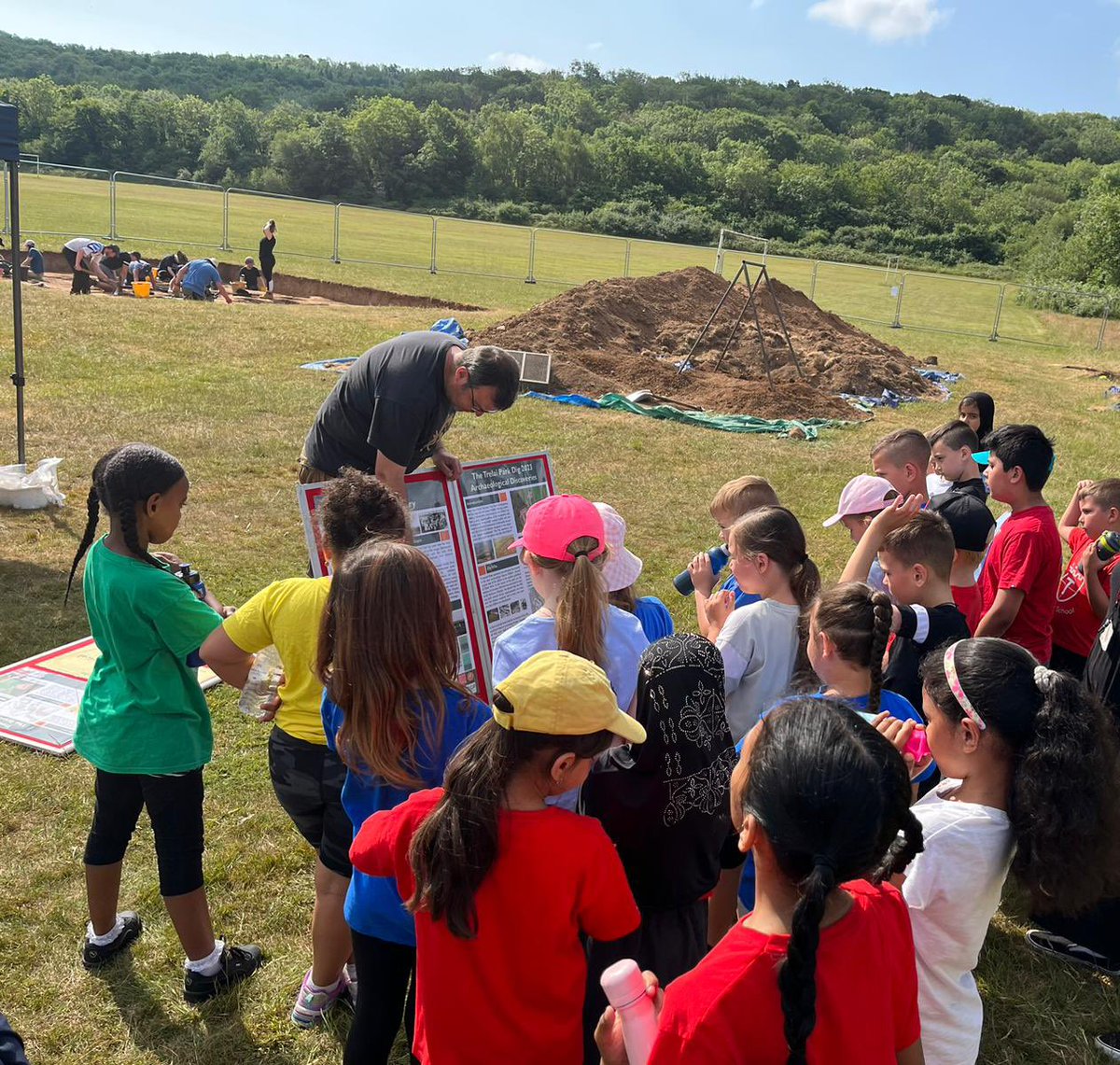 SchoolTrelai's tweet photo. Dosbarth Willow had a fantastic morning at the archaeological dig in Trelai Park today! What an amazing experience! #tpsyear3 #tpsoutdoorlearning @CAERHeritage @cardiffuni https://t.co/9us43Zd4fG