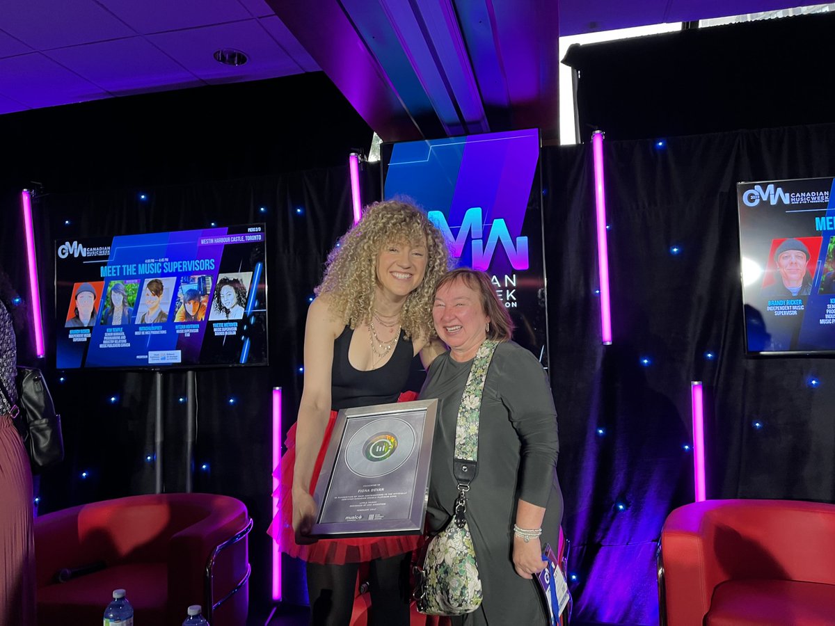 In recognition of her contributions to the Double Platinum-certified hit “Little Things' recorded by @onedirection, @fionabevan received a @canmuspub/@music_canada Songwriting and Music Publishing Award plaque during @CMW_Week !🍁💿