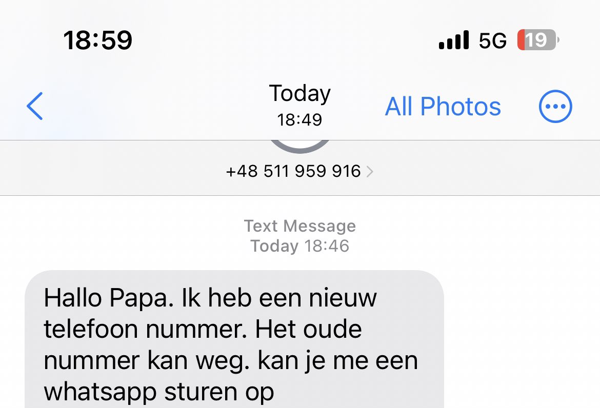 robbla's tweet image. Leuk zo papa ik heb een nieuw telefoonnummer sms’je