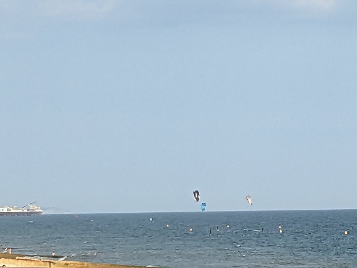 Evening walk in #Hove 🌞 #kitesurfing #sea #beach #seafront #amble