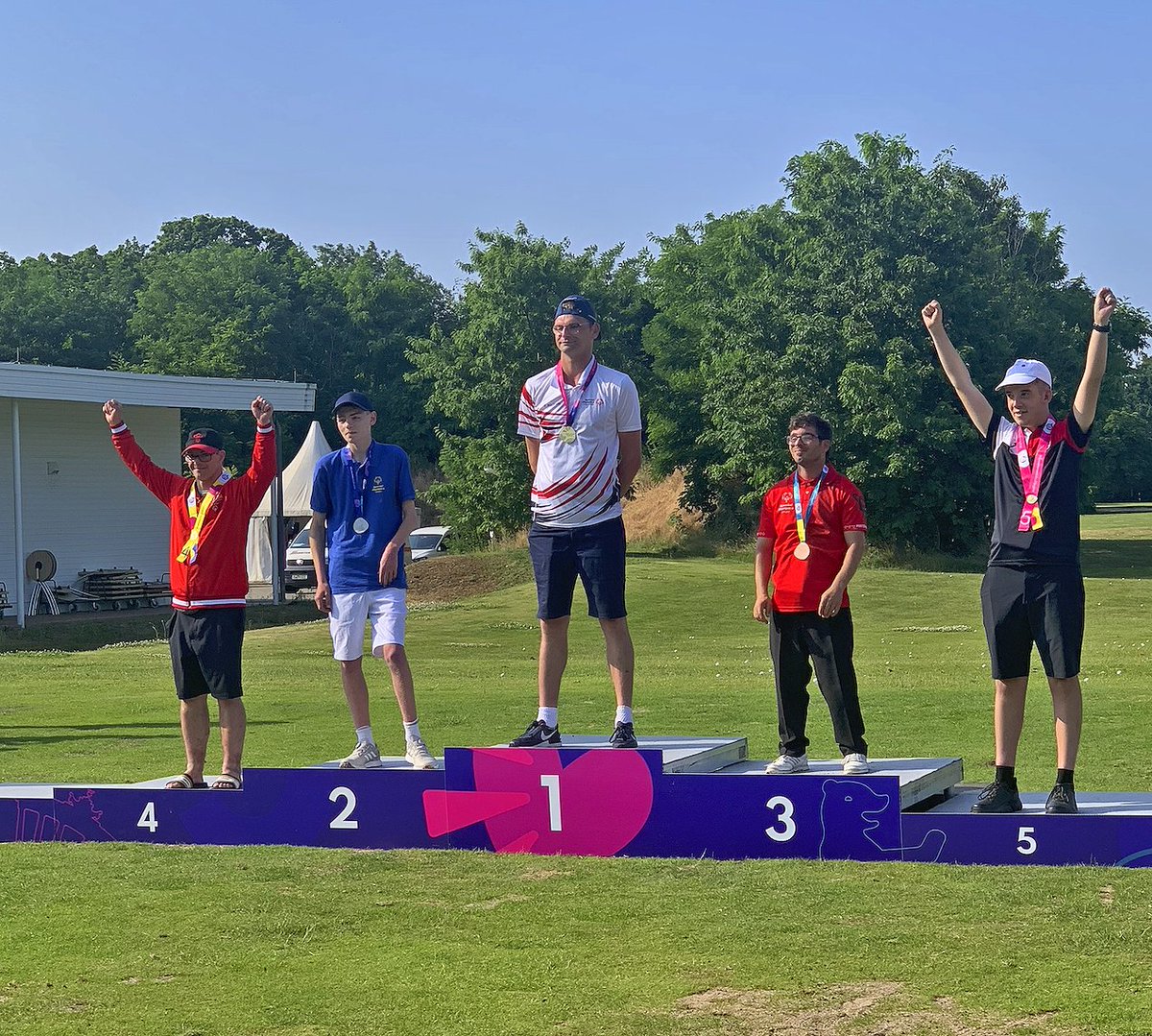 Jason Norminton, with his father Jody on the bag, finished in fourth place in his division in the WORLD...we'll say that again...IN THE WORLD at the Special Olympics World Summer Games in Berlin.

Jay shot a 62, 63, 62 and 67 to finish with a four-round total of 254.