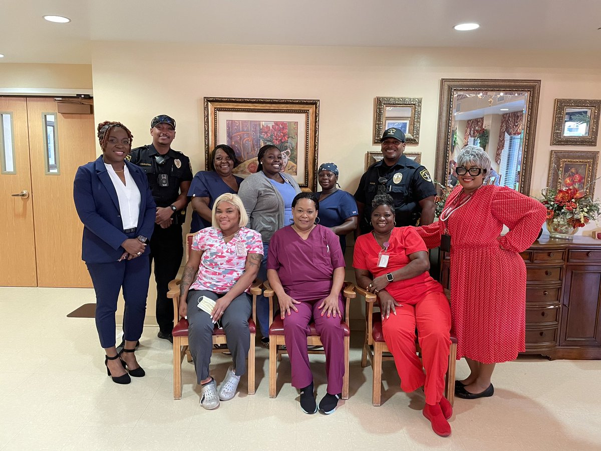 BhamPolice's tweet photo. Happy CNA Week from BPD and Arlington Rehabilitation & HealthCare Center.
A special thank you to Director B. Upshaw for the invite.
#commitment #excellence #integrity #HappyCNAweek #CNAWeek https://t.co/xrJdbO3hAY