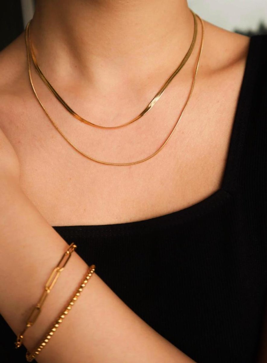 These gold dangle chains are the ultimate statement piece to add to your collection💫🔥

Visit fourtruss.com 🔥

#goldchain #canadajewelry #jewelrycollection #goldnecklace #canadagold #canadaaction  #boldchain #goldcrossnecklase #14kgoldchain #herringbonechain