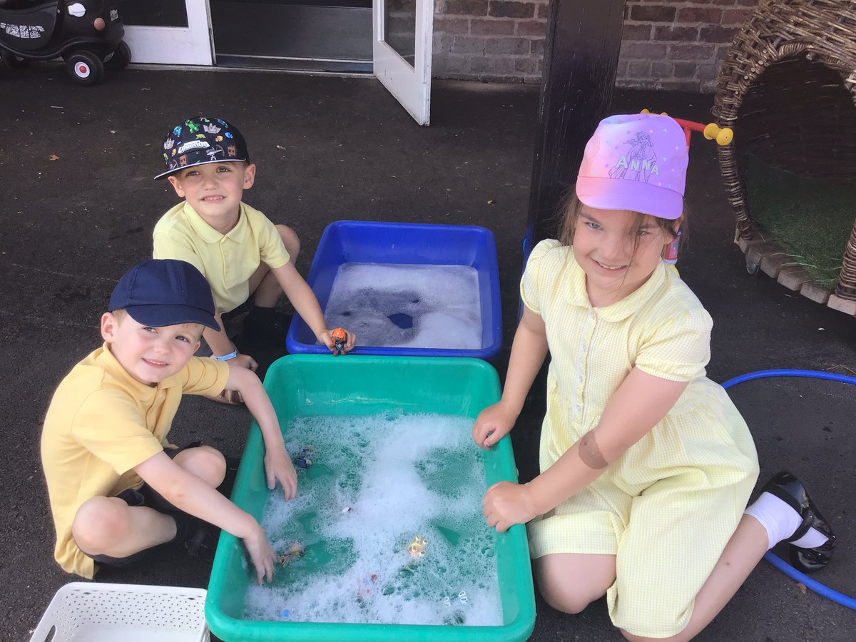 TSPClubhouse's tweet photo. Clubhouse making the most of the warm evening sunshine. #Fun#Enjoy https://t.co/LO6Hg3iHa1
