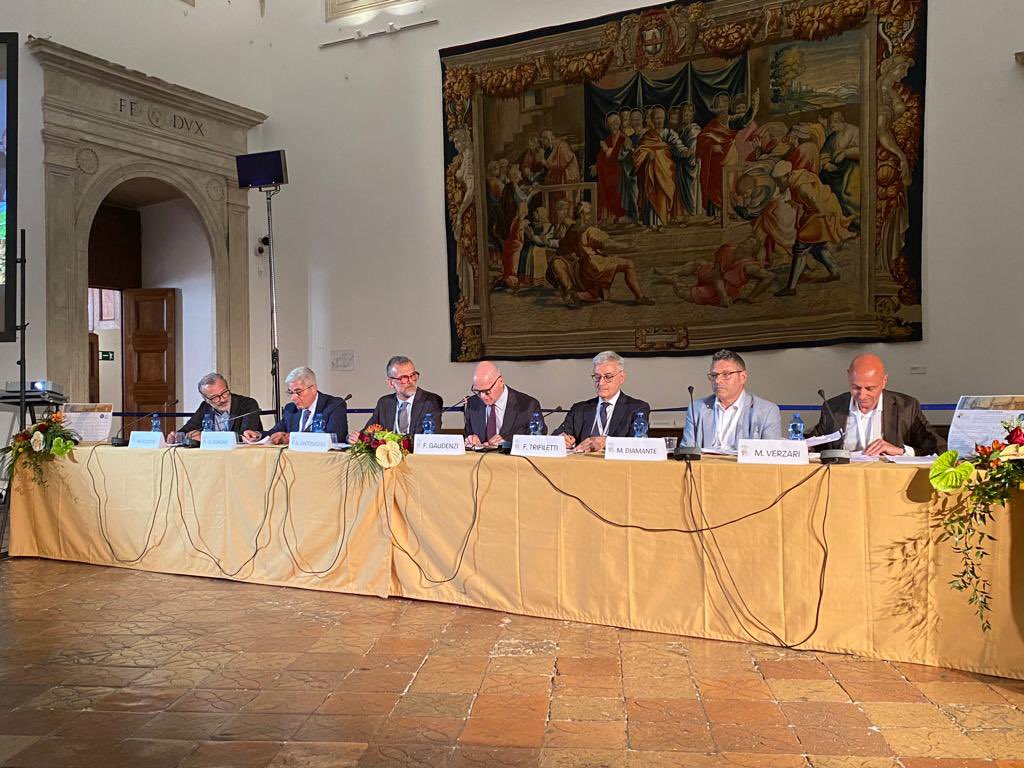 FitCisl's tweet photo. #22giugno #Urbino Il Segr. Naz. @mdiamante partecipa alla seconda giornata del Festival Internazionale della #salute e #sicurezza sul lavoro, promosso da @RubesTriva
#FSSL2023
✍️Firma anche tu la #CartadiUrbino per il #benessere della persona che #lavora
https://t.co/hUfrNlWgZy https://t.co/6oLnJCgQxJ