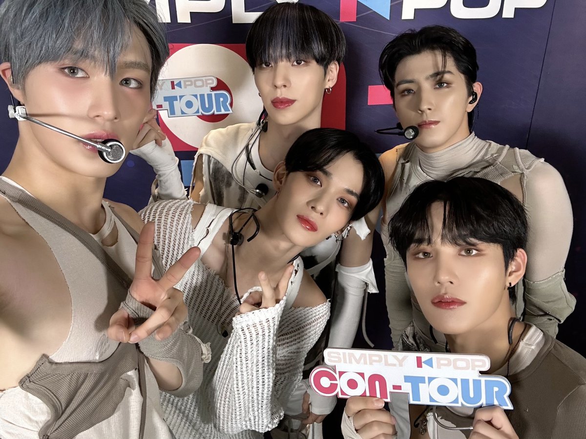 We've gone completely insane, totally captivated by #CIX breathing life and killing us with their #Save_me_Kill_me stage at the same time! Don't get what we mean? 
Just watch #SimplyCONTOUR today, and you'll see!