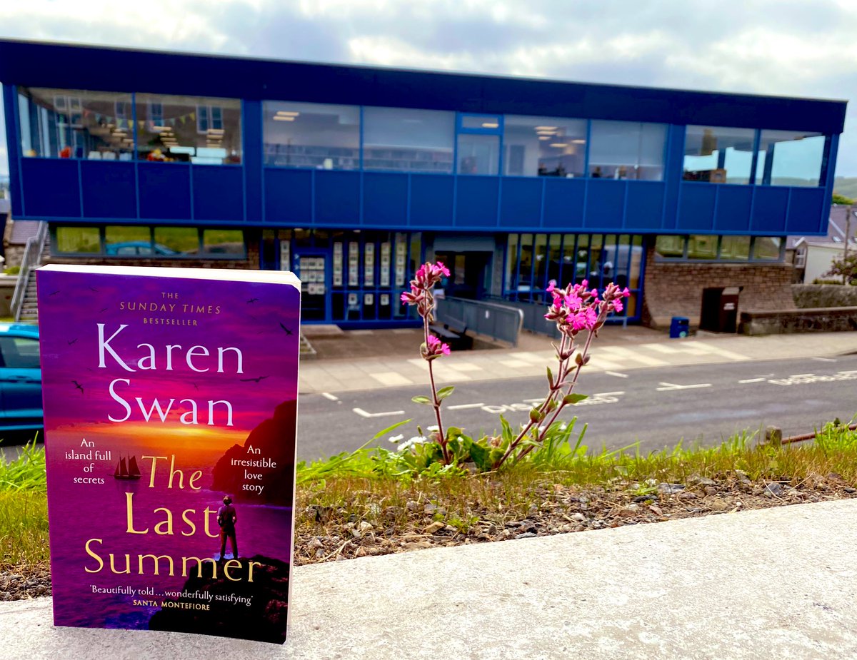 Preparing for the last @HurricaneBkClub of this season- tonight at 6pm we are chatting about #TheLastSummer by @KarenSwan1 (The last summer in #Shetland wasn’t worth speaking about- this book certainly is!) Speak soon @LibFalkirk & @GlasgowLib! #HurricaneBookClub