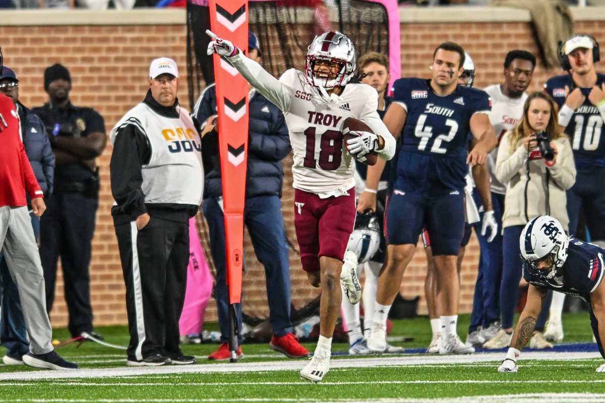 TroyTrojansFB's tweet photo. Reddy Steward is 𝗛𝗜𝗠

No. 2 in the country with 90.7 defensive grade

No. 2 in the country in yards after the catch allowed

No. 9 in the country in NFL Passer Rating against

#RiseToBuild | #OneTROY ⚔️🏈 https://t.co/p1yhxO7AX7