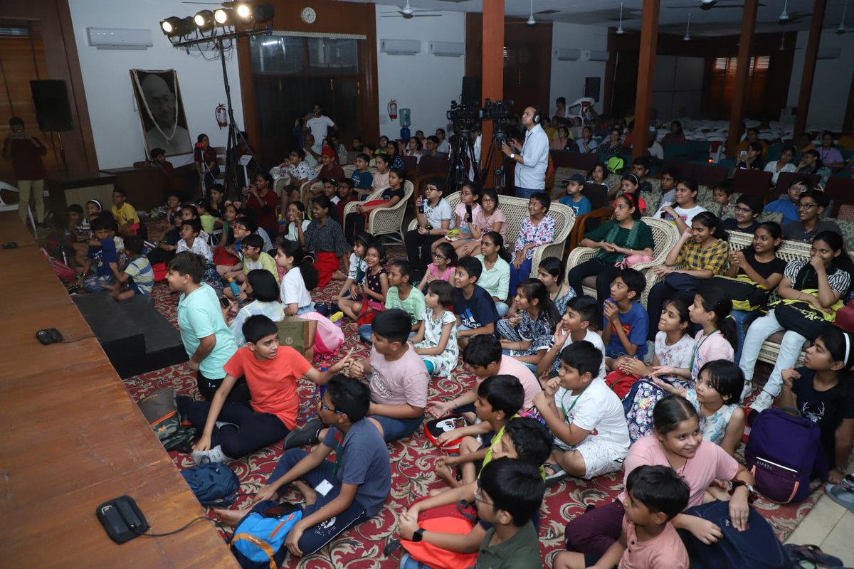 nsd_india's tweet photo. Delhi performed the play "Dhin Chek Pom Pom Posh" directed by Rajneesh Bisht among the participants. Some glimpses of the play #nsd #dtdc #gsds #childrentheatrefestival #playperformance #summergala #capacitybuilding https://t.co/7AnF6DXMyt
