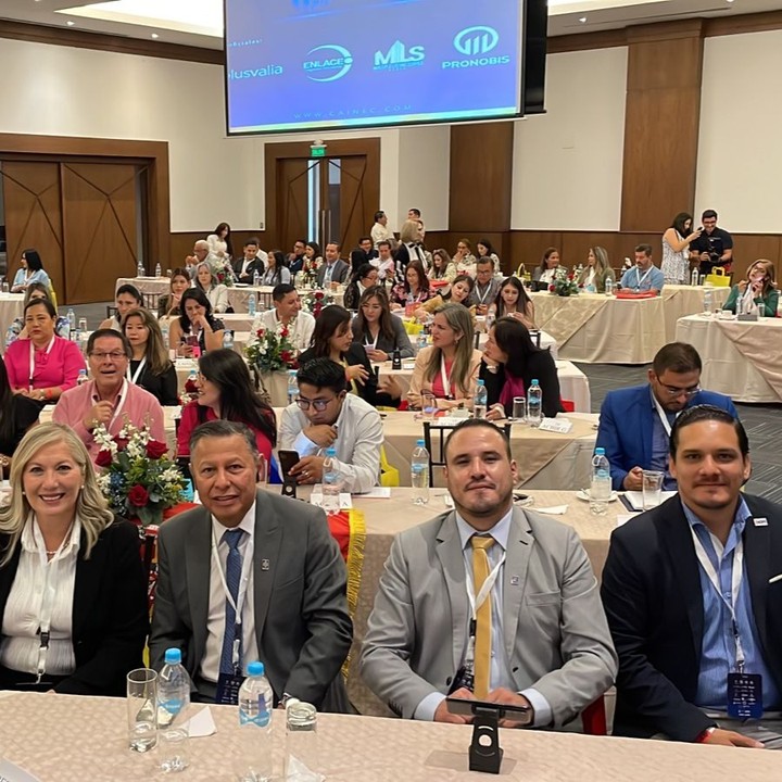 ampimexico's tweet photo. ¡Arrancó el 3er Congreso Ecuador InmoTRENDS 2023! 
Enhorabuena a los presidentes de las asociaciones inmobiliarias por su participación Adrián Rodríguez de Ecuador; Álvaro Boyd de Panamá, Víctor Saldaña del Perú e Ignacio Lacunza Magaña de México.
#AMPI #inmotrends @acbiroficial https://t.co/oJhXRlfxM1