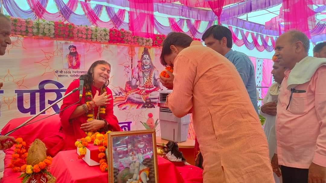 mlaparbatsar's tweet photo. आज ग्राम मीठड़ी में श्री त्रिलोक जी कुमावत द्वारा आयोजित "श्रीमद् भागवत कथा" कार्यक्रम में सम्मिलित हुआ।
इस दौरान कथा व्यास आचार्य श्री प्रहलाद पुरी जी महाराज का सानिध्य प्राप्त हुआ।
इस धार्मिक आयोजन के लिए समस्त कुमावत परिवार को मेरी ओर से बहुत-बहुत बधाई।
#mithdi #Parbatsar https://t.co/SCSOE82bCd
