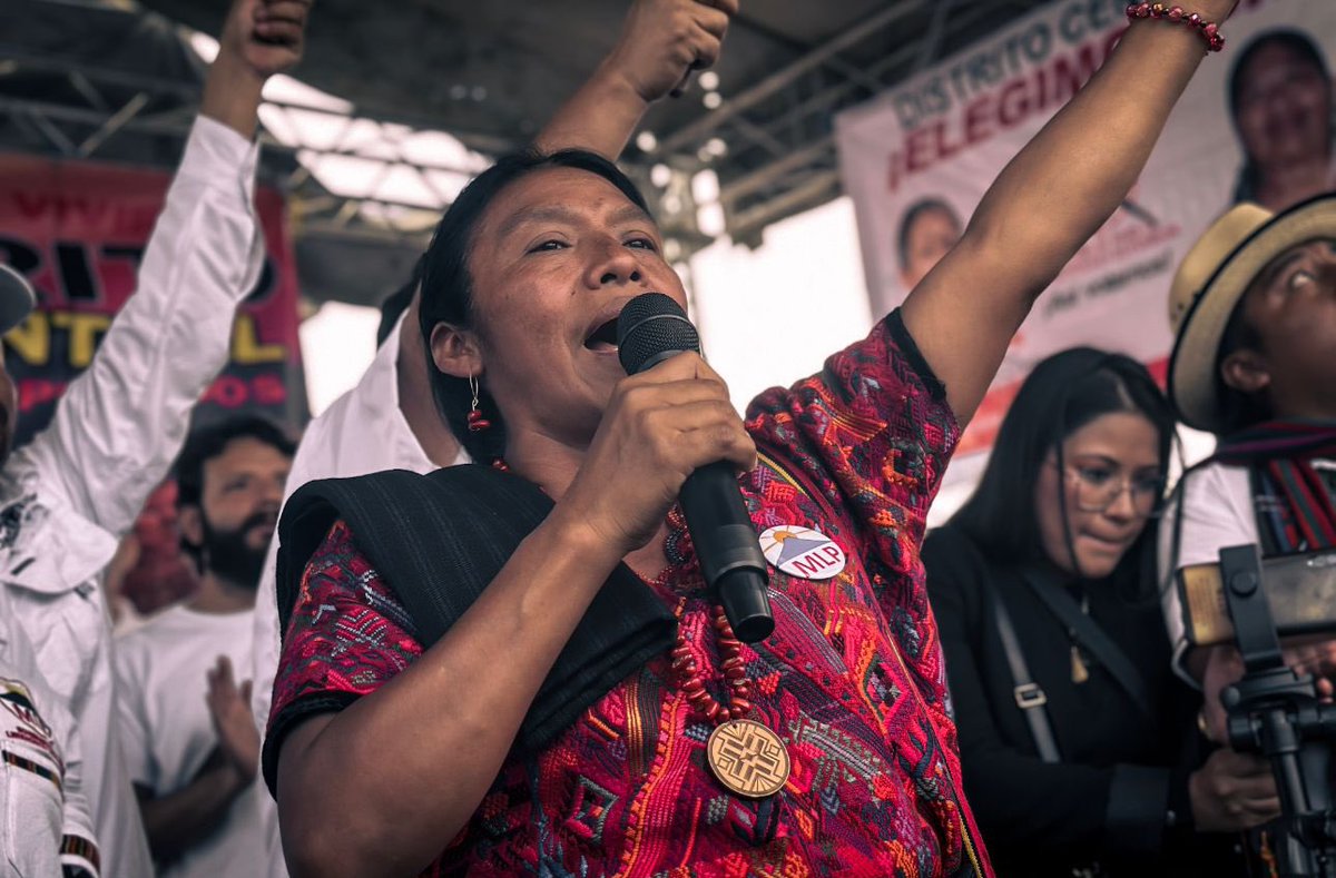 RedJunNaoj's tweet photo. Hoy el @GtMlp, realizó su cierre de campaña en la plaza de las niñas, como una forma de conmemorar no solo a las 56 niñas del Hogar aseguró Virgen de la Asunción, si no a sus líderes y lideresas que han sido asesinados durante la este año, mencionó @ThelmaCabreraP2 
📸 @angelacuc https://t.co/QTdRNfsPtj