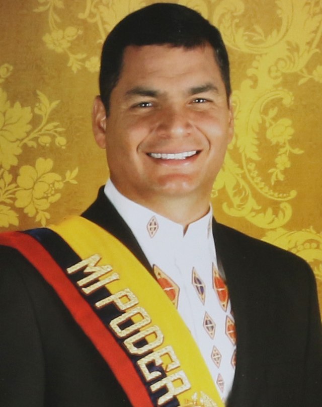 renielkzz's tweet photo. Que prefieres? 

🔄 RT - Una noche con la Virginia Limongi
♥️ FAV - Que Rafael Correa regrese a salvar la patria https://t.co/D9JGUAqHsx
