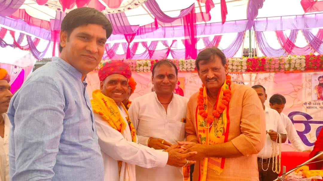 mlaparbatsar's tweet photo. आज ग्राम मीठड़ी में श्री त्रिलोक जी कुमावत द्वारा आयोजित "श्रीमद् भागवत कथा" कार्यक्रम में सम्मिलित हुआ।
इस दौरान कथा व्यास आचार्य श्री प्रहलाद पुरी जी महाराज का सानिध्य प्राप्त हुआ।
इस धार्मिक आयोजन के लिए समस्त कुमावत परिवार को मेरी ओर से बहुत-बहुत बधाई।
#mithdi #Parbatsar https://t.co/SCSOE82bCd