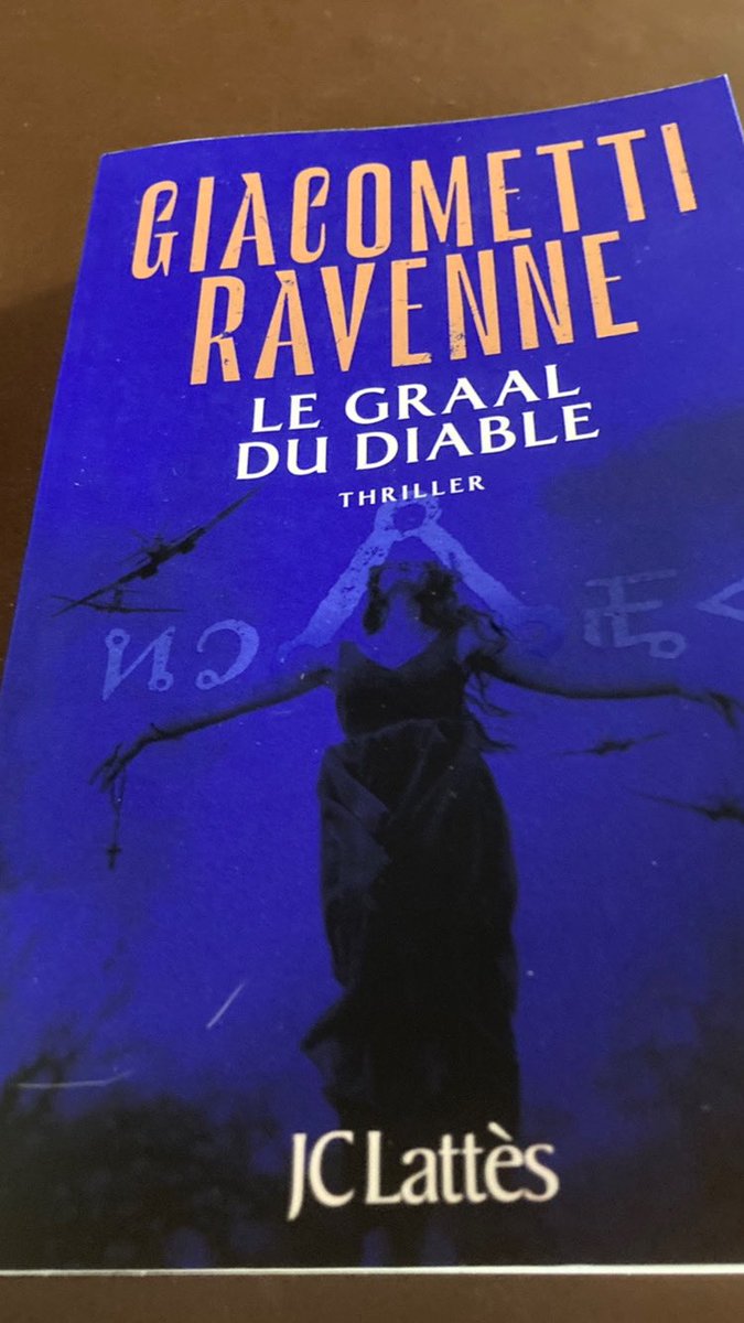 #vendredilecture De retour avec la famille de <a href="/antoine_marcas/">Antoine Marcas - Tristan Marcas</a> j’adore toujours autant les thrillers ésotériques des Giacometti et Ravenne Le Graal du diable <a href="/editionsLattes/">Éditions JC Lattès</a>